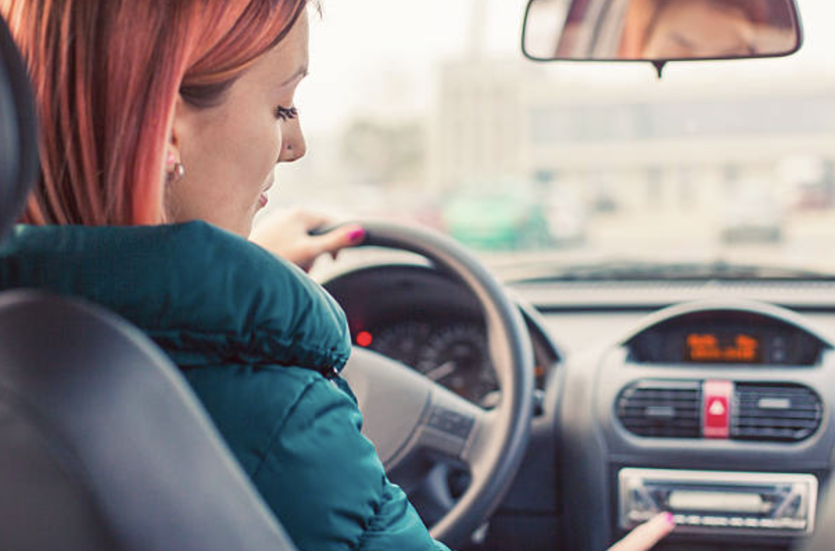 Removable radio for car scrapping